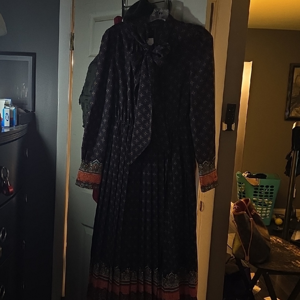 Gracia Black and Red Long Sleeve Wedding Guest Dress